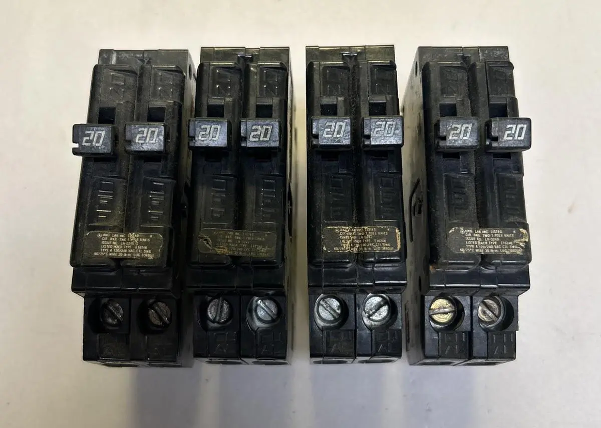 Used CHALLENGER A220 Circuit Breakers | Surplus Asset Holdings #1189394