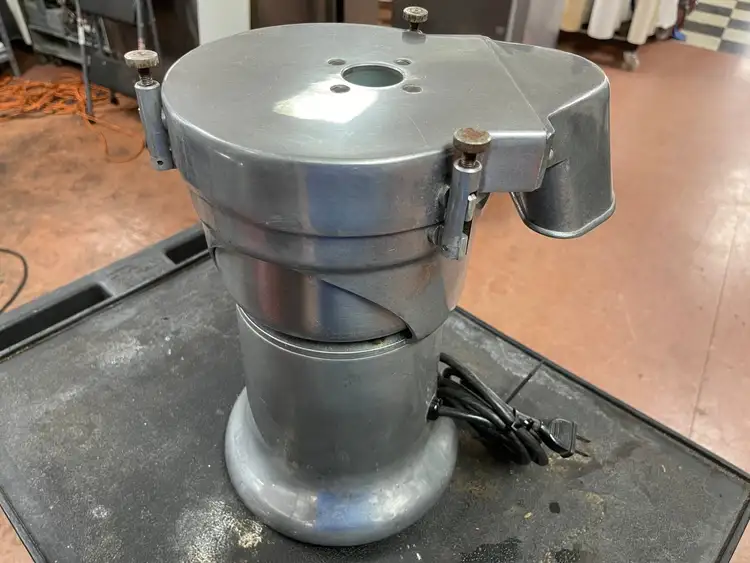 Used Bennett Used Bennett Junior Commercial Fruit/Vegetable Juicer Model H Restaurant Small Appliances Illinois US | Falcon Restaurant Supply #1376413