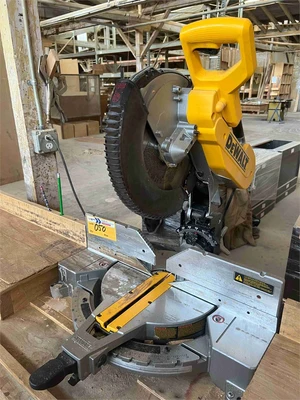 Used DEWALT DW716 Miter Saws California US | MachineryMax #1321474