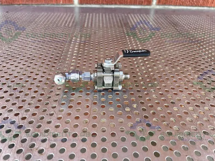 Used SWAGELOK SS-62TS4 STAINLESS STEEL BALL VALVE 1/4" THREADED FITTING, 2200 PSIG Valves/Fittings California US | Equipment Lab #485623