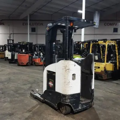 USED 2018 CROWN RR5725-45
