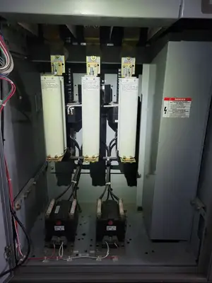 5kV Motor Control Center (MCC) Unit w/ (4) Breakers & (2) Load-Break Switches