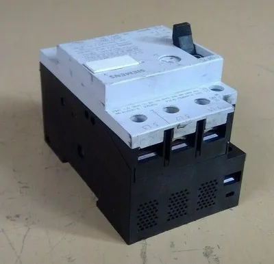 Siemens 3VU1300-1MH00 3 Pole Motor Starter / Protector 4H
