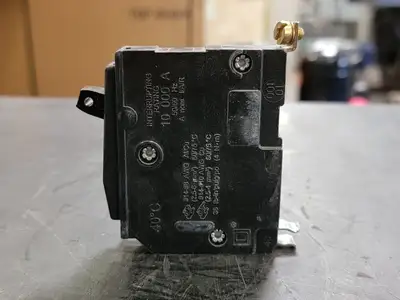 NEW SQUARE D QOB120