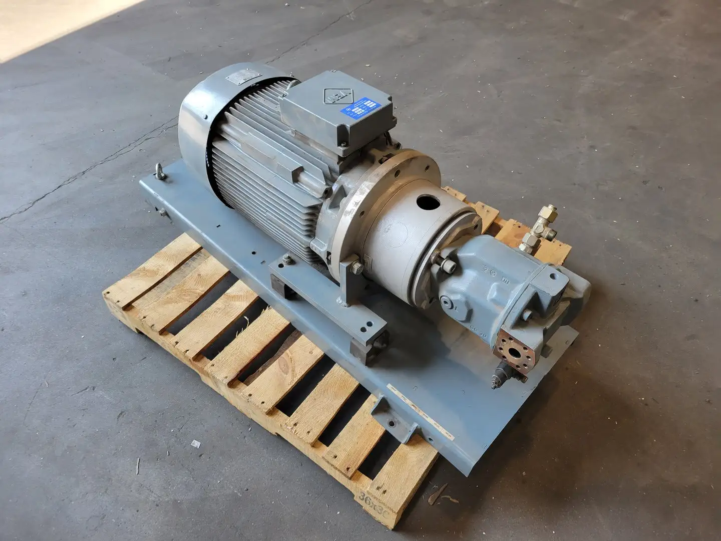 Used 2000 BRUENINGHAUS A10VSO 71 DFR1/31R-PPA12N00-SO405 Parts (Hydraulics and Pneumatics) British Columbia CA | Lenmark #1440834