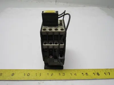 Siemens 3TH8280-0A AC 600V  Contactor 220V Coil 8 N.O. Contacts