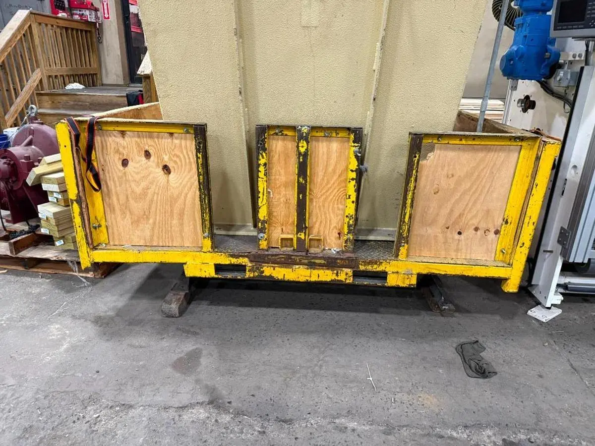 USED SOUTHWORTH LIFT TABLE