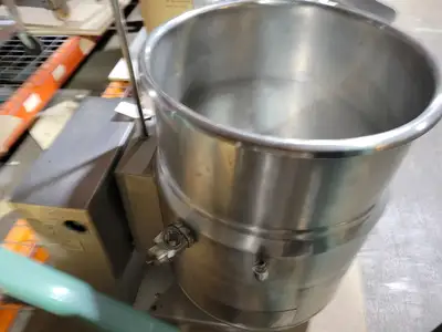 Crown Steam EC-10 10 Gal. Steam Kettle - Manual Tilt, 2/3 Jacket, 208v/1ph