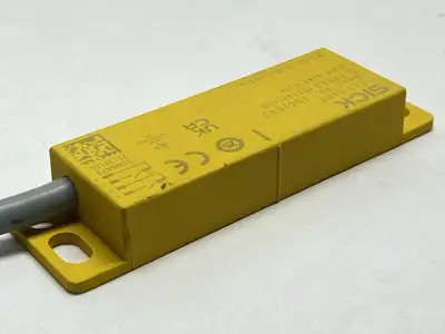 USED SICK MAGNETIC SAFETY SWITCH 1062542