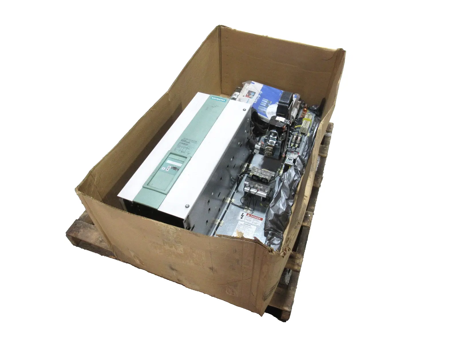 NEW SIEMENS 6RA7083-2FV62-0 DRIVE 850A 480V 6RA7087-6FV62-0-Z 6RA70832FV620