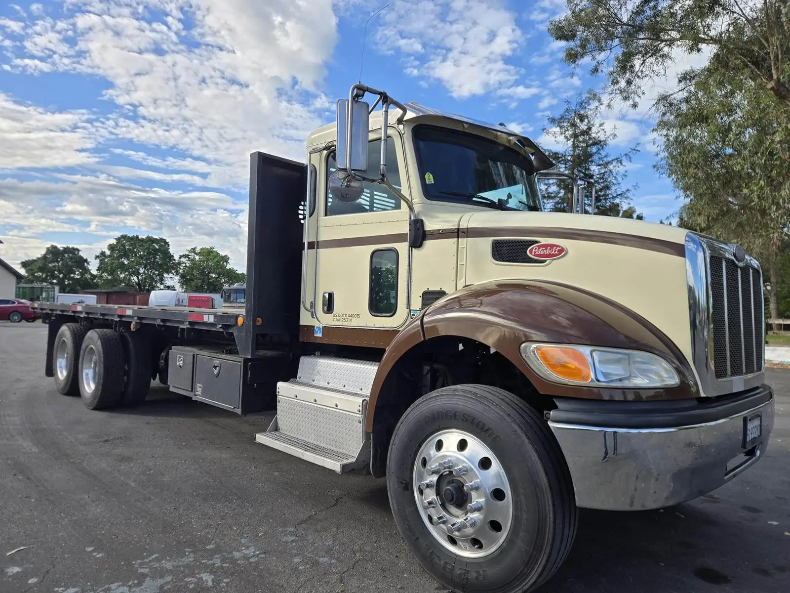 USED 2017 PETERBILT 348