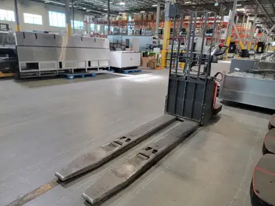 USED RAYMOND 8410