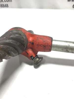 Ridgid 2-S Ratcheted Spiral Pipe Reamer with Handle
