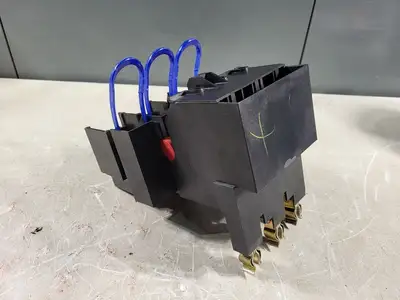 Disconnect Switch w/ 3 Times 15 Amp Fuse AJT15