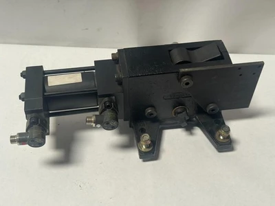 QUINCY OUC-3395-00 PNEUMATIC GRIPPER CLAMP ASSEMBLY CYLINDER LOCK