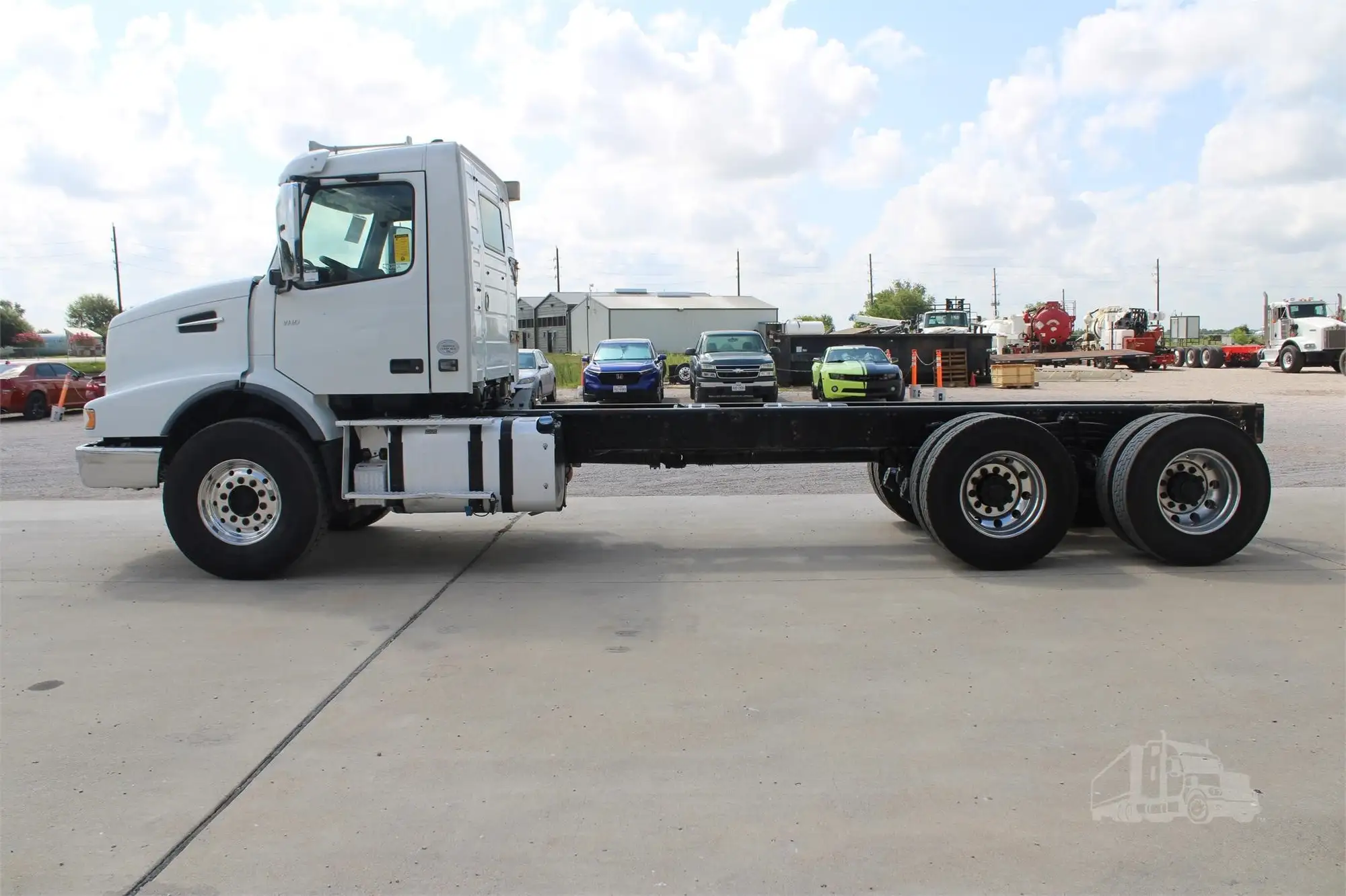 Used 2019 VOLVO VHD104B200 Cab Chassis trucks Texas US | Roll Off Truck World #1492007