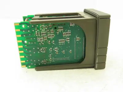Honeywell UDC3300  Digital Temperature Controller DC330B-KE-000-20-000000-00-0