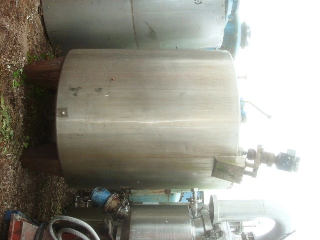 4,500L S/S Vertical Enclosed Mixer 1.1 kW
