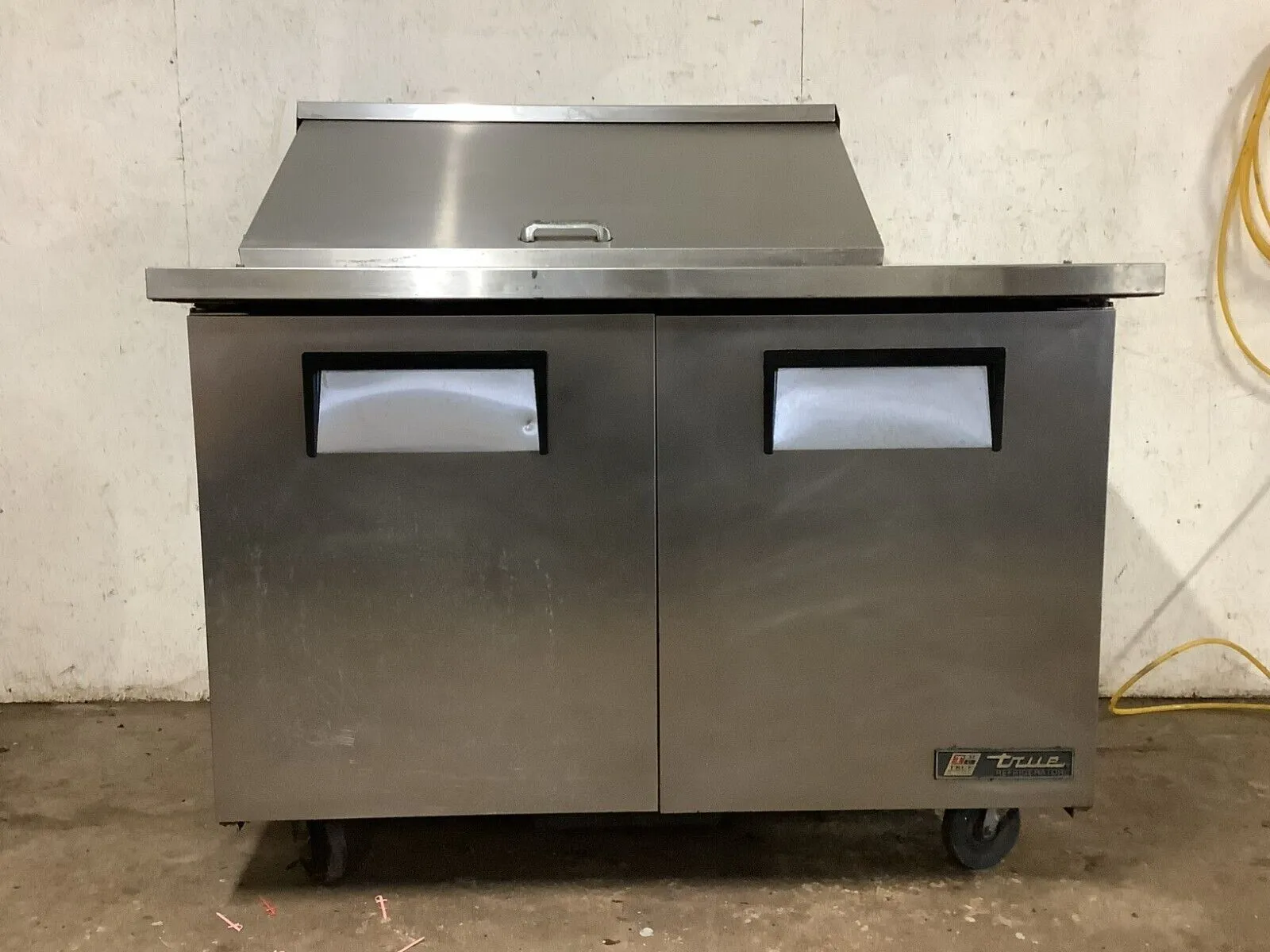 152-0542 True TSSU-48 Self Contained Sandwich Pizza Prep Table Cooler