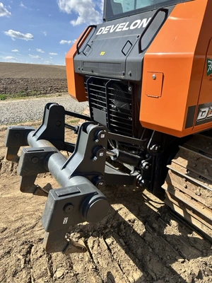 USED 2023 DEVELON DD100