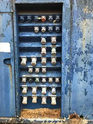 Used AFTERMARKET 11' W X 33' L ENCLOSED DOG HOUSE Switchgears Pennsylvania US | East West Machinery & Drilling #1415609