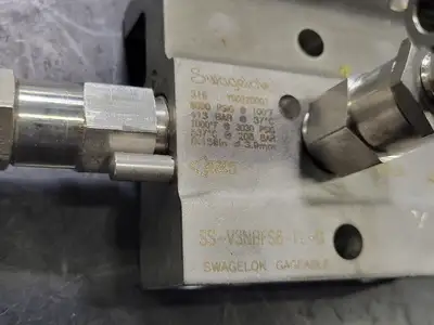 NEW SWAGELOK SS-V3NBFS8-FL-G