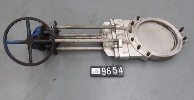 TL 18" knife gate valve, Hand Wheel Operated