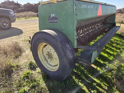 USED 1986 JOHN DEERE 8300