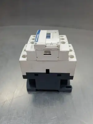 USED Telemecanique CAD50 Control Relay Contactor, 10A, 690V, 50/60HZ