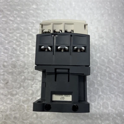 NEW Schneider LC1D18G7