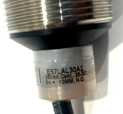 NEW CUTLER HAMMER E57LAL30A2 INDUCTIVE SENSOR SER.G1