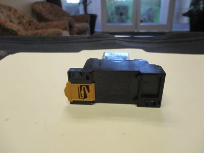 USED Omron/Allen-Bradley PYF14A-E/700HC24A1  Ser C