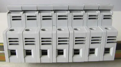Lot of 7 Siemens Fuse Holders 3NW7 011 690V 32A 3NW7011 with DIN Rail