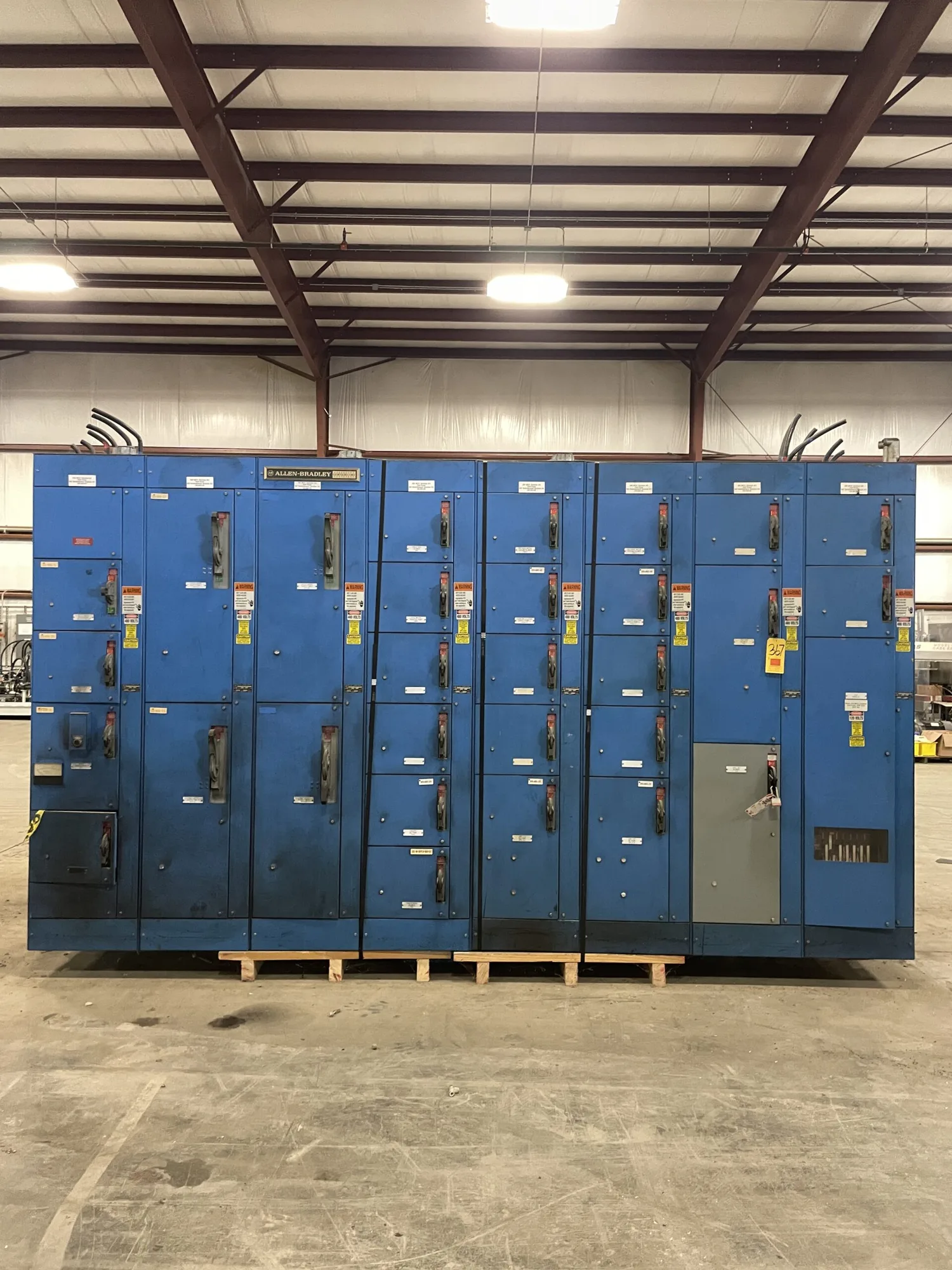 Allen-Bradley Centerline 2100 8 Section MCC Motor Control Center 800/400A 600V
