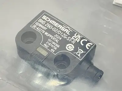 NEW SCHMERSAL NON-CONTACT SAFETY SENSOR SWITCH 101184366