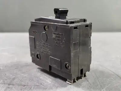 NEW SQUARE D QO215