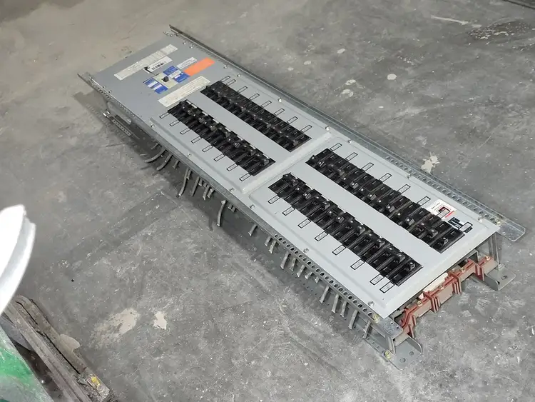 Used 2002 CUTLER-HAMMER POW-R-LINE 1A Switchgears British Columbia CA | Lenmark #835329