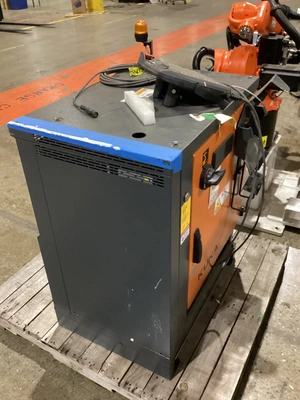 KUKA KR 20 R1810‑2/SEL CYBERTECH‑2 Robot w/ KR C4 Controller USED