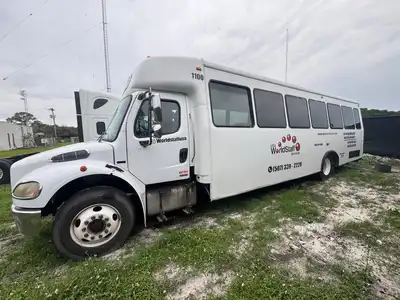 USED 2009 FREIGHTLINER M2 106