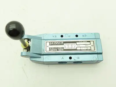 Skinner S3L0GJXX Manual Directional Control Valve 5-Way 3 Pos Spring Return