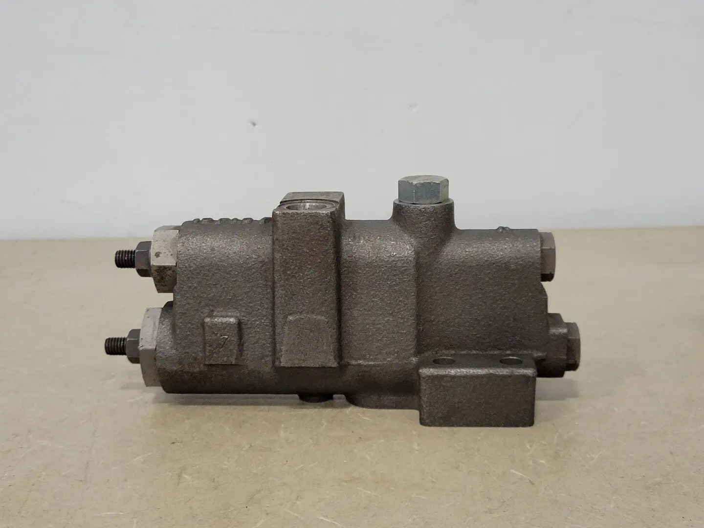 Hydraulic Valve 10F167