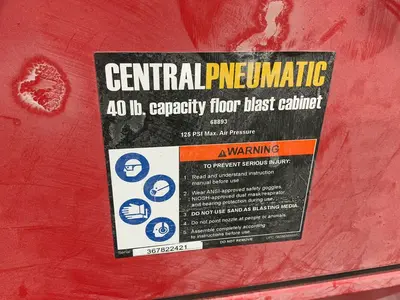 Central Pneumatic  40 Lbs Blast Cabinet