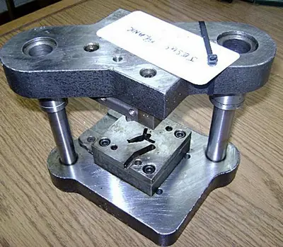 1633-390 Stamping Press Tool And Die To Make Jesus Blank