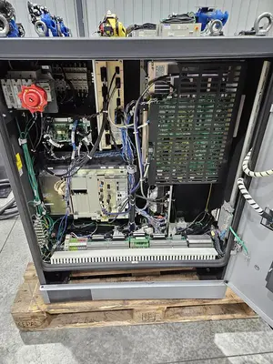 USED YASKAWA MOTOMAN MH50-II