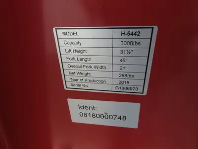 Uline H-5442 Manual Narrow Pallet Lifter 3000lb Jack 46" Long 31" Lift Height