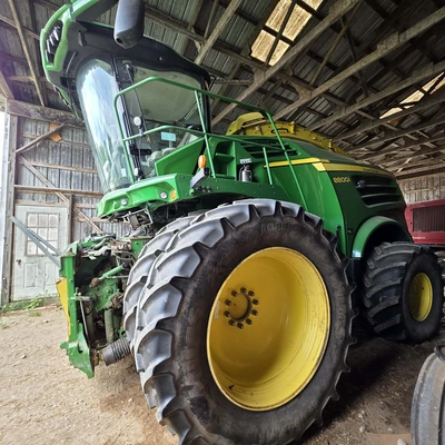 JOHN DEERE 8800 chopper | Iron Listing (19)