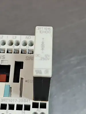 Siemens 3RT1017-2BB41 W/ 3RT1916-1EH00 Power Contactor Loc4C4