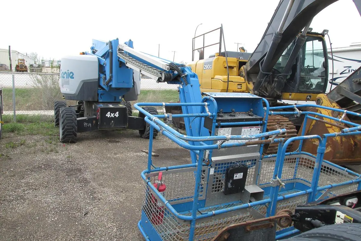 Used 2015 GENIE Z62/40 Articulating Boom Lifts Manitoba CA | Conquest Truck & Auto Sales #1421370