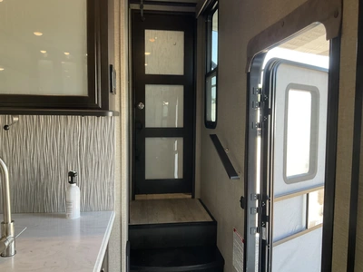 Used 2018 MOMENTUM 395M Campers, Caravans, Motorhomes Michigan US | Miedema Asset Management Group #1334425