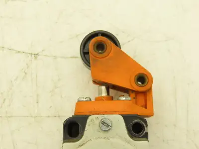 Siemens 3SE2 120-1E Limit Switch Top Plunger Spring Return